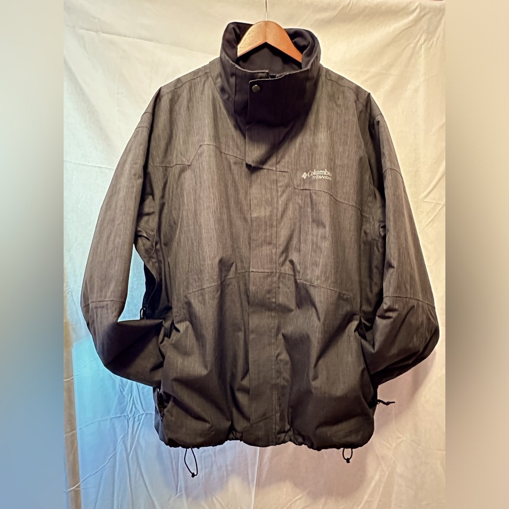 NWOT Men’s Columbia Titanium XL jacket. Waterproof.